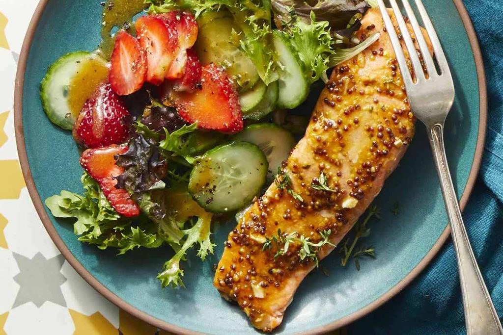 How much protein is in a salmon fillet with skin